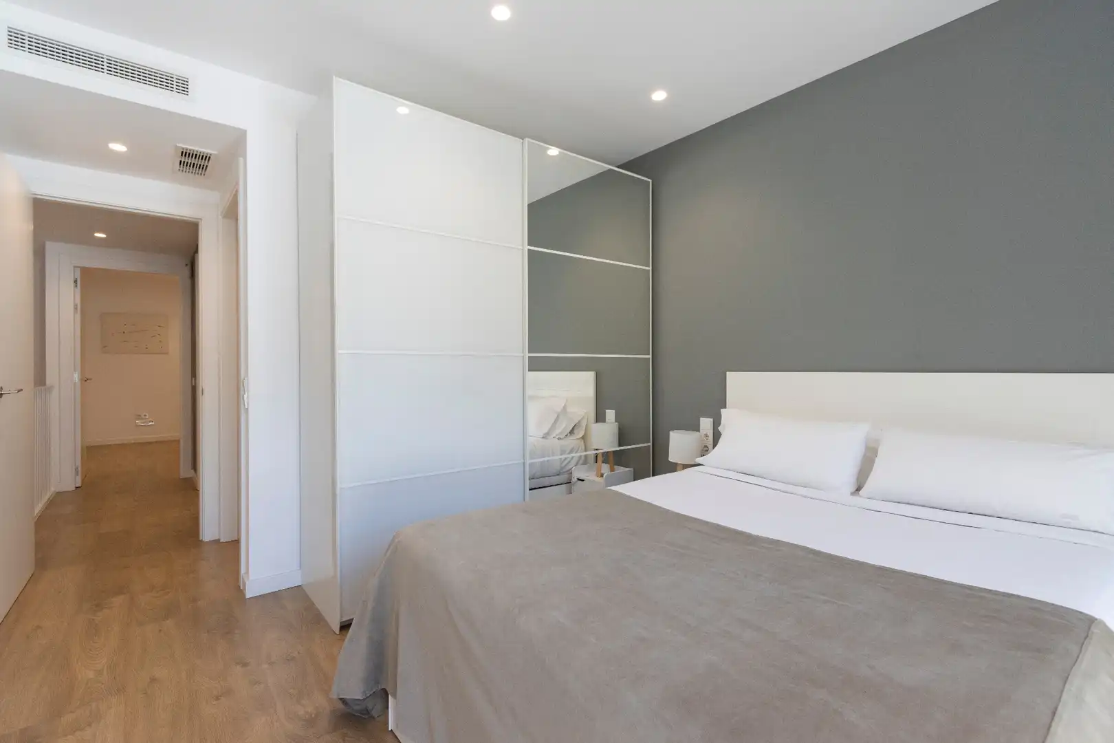 Bedroom of Duplexes for sale in Barcelona  with Air Conditioner, Heating and Parquet flooring