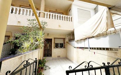 Vista exterior de Dúplex en venda en San Pedro del Pinatar amb Jardí privat i Moblat