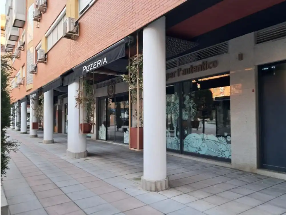 Vista exterior de Local en venta en Parla
