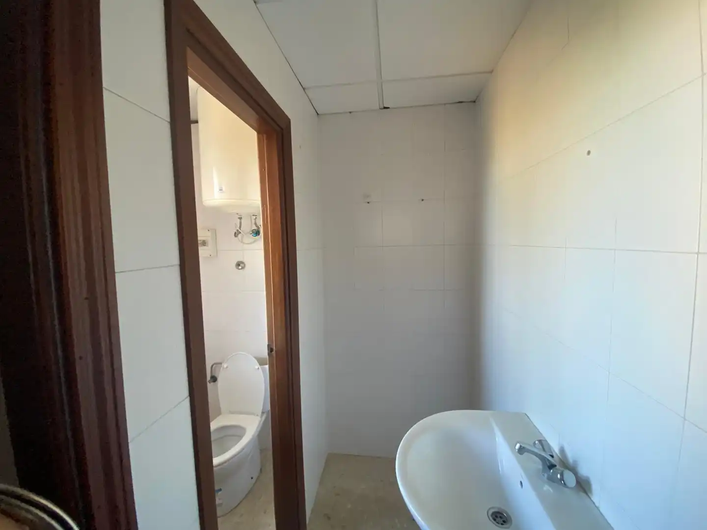 Bany de Local en venda en Badajoz amb Aire condicionat