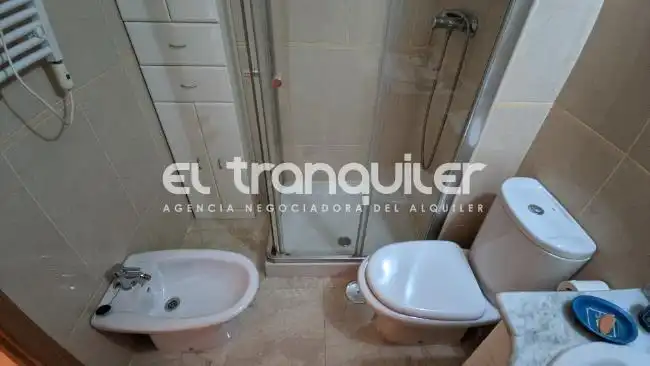 Bathroom of Flat for rent in Madrid  with Air Conditioner, Swimming Pool and Washing machine