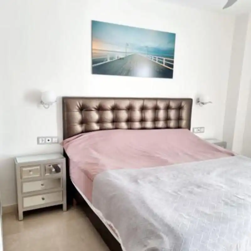 Habitación de Apartamento de alquiler en Estepona con Aire acondicionado, Calefacción y Terraza