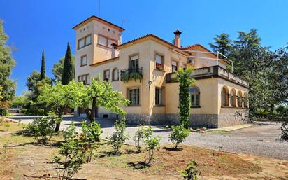 Vista exterior de Casa o xalet en venda en Matadepera amb Terrassa i Piscina