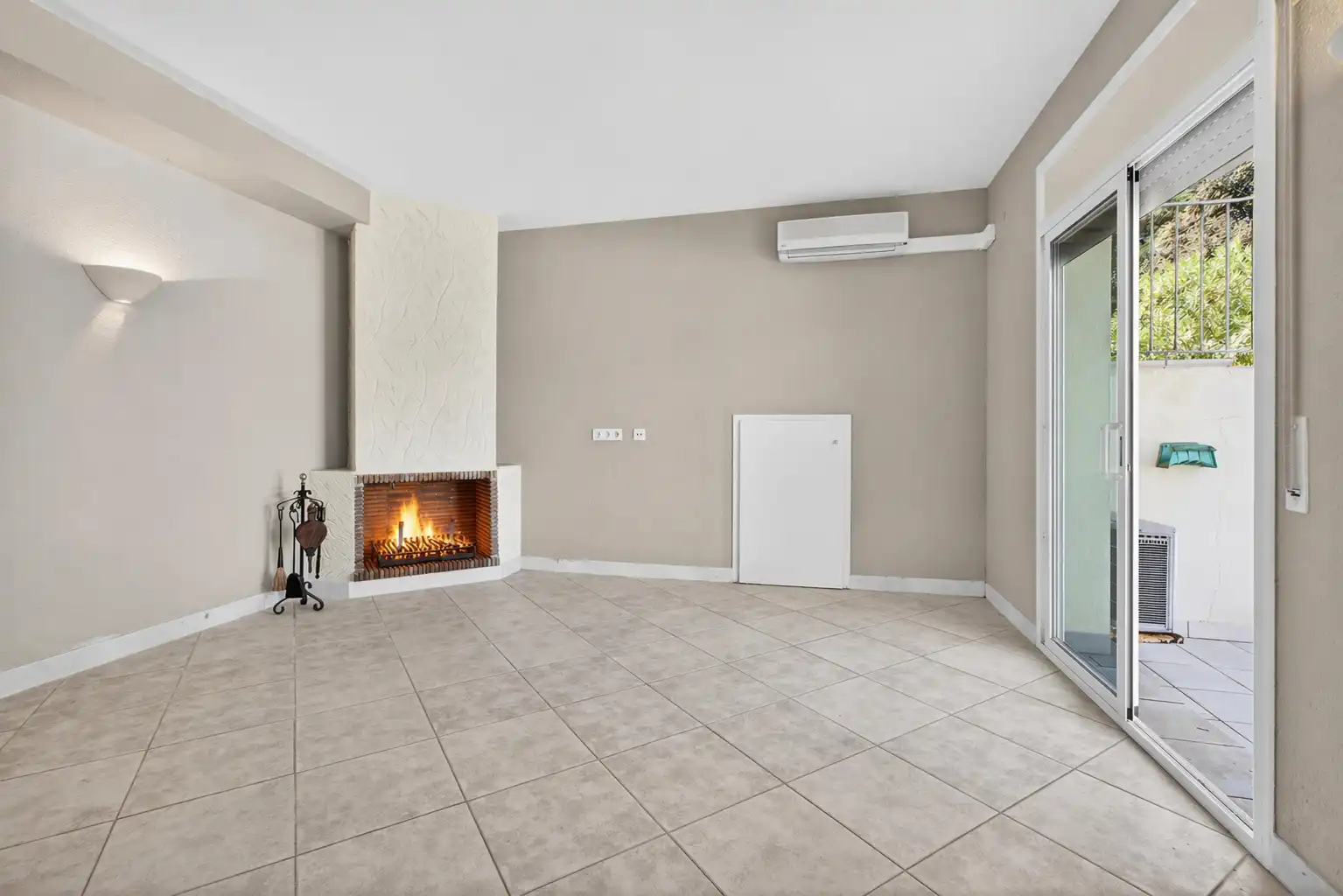 Sala de estar de Casa o chalet en venta en Aiguaviva con Aire acondicionado, Calefacción y Jardín privado
