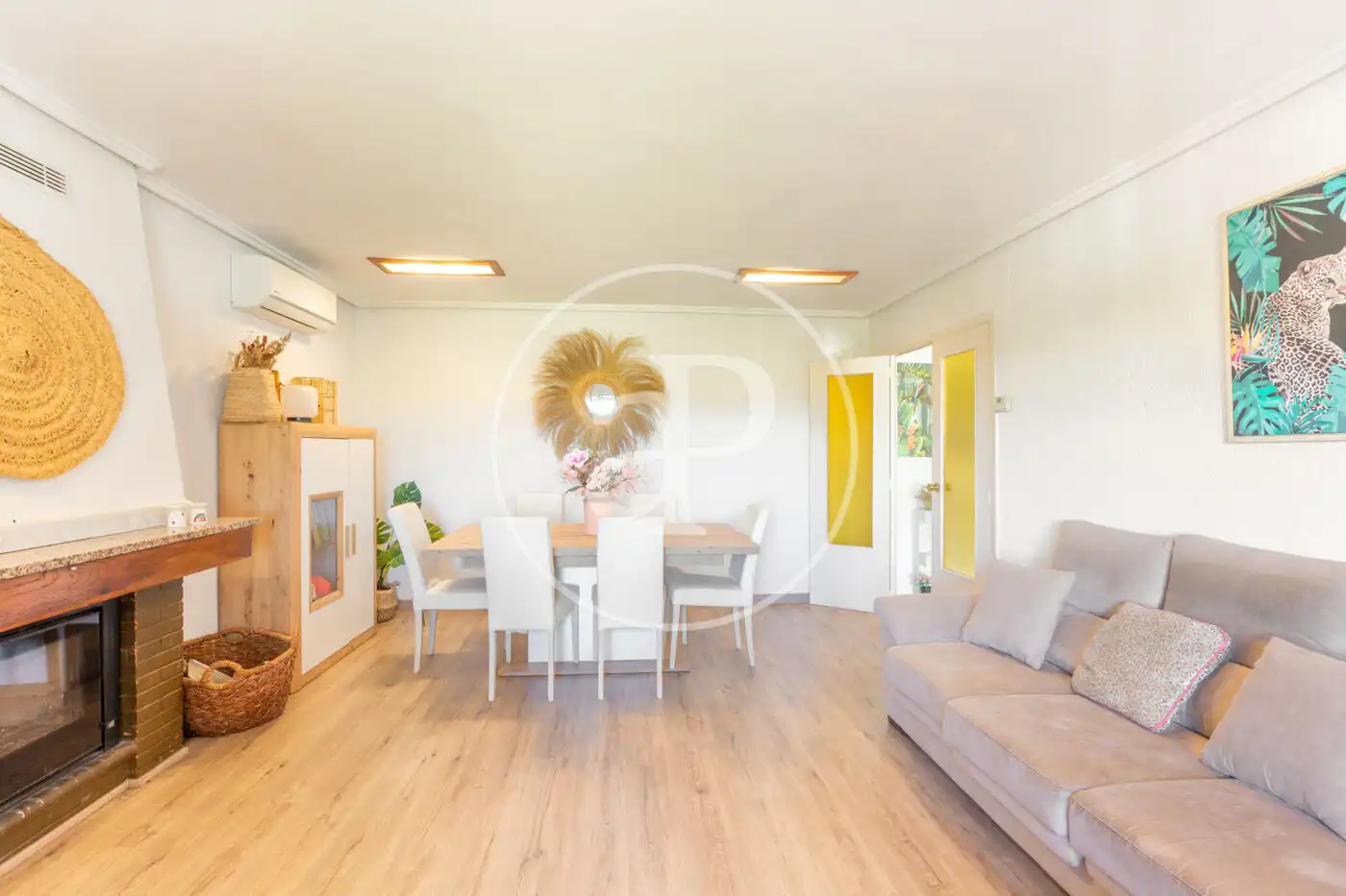 Living room of Houses for sale in Chiva  with Air Conditioner, Heating and Private garden