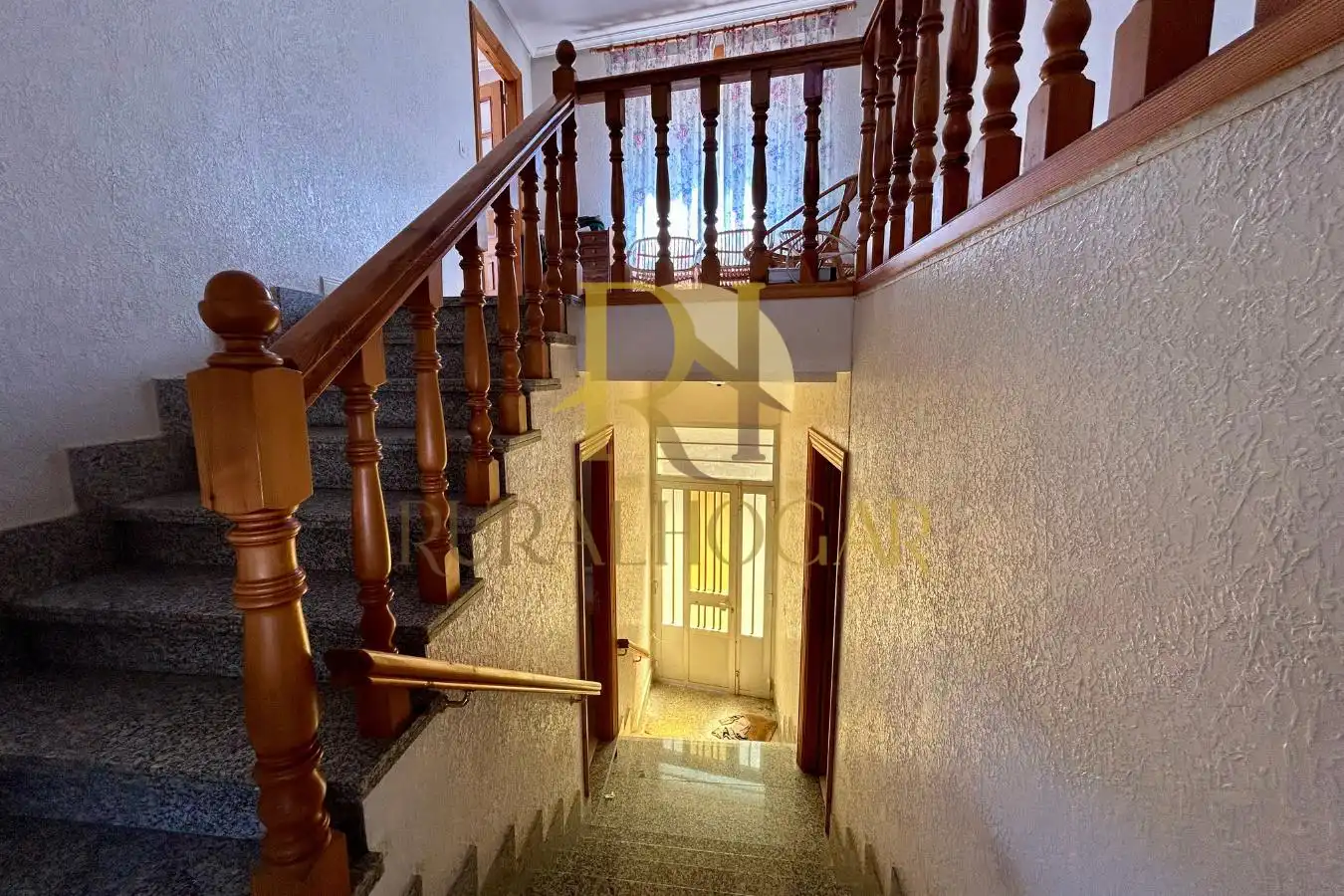 Casa adosada en venda en Los Barrios de Luna  amb Calefacció i Moblat