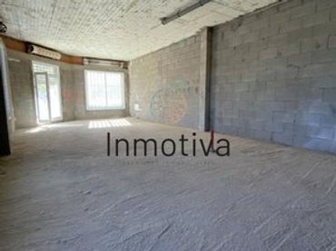 Local comercial en venda a Avenida Santa Cruz 30