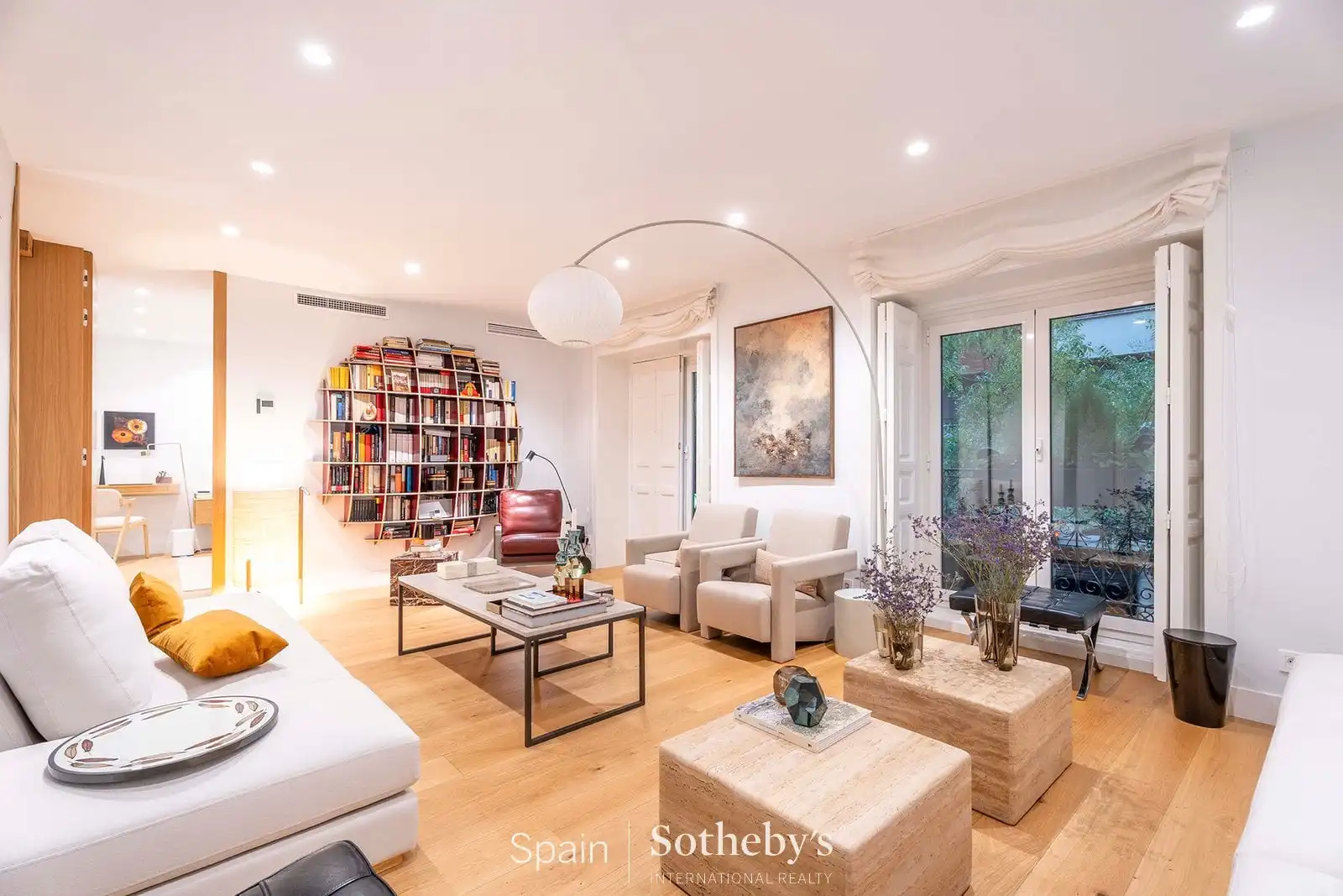 Sala d'estar de Apartament en venda en Madrid amb Aire condicionat i Calefacció