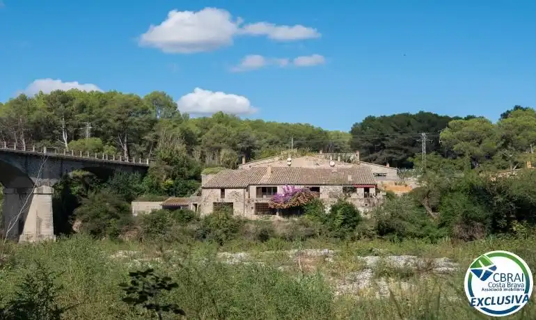 Vista exterior de Casa o xalet en venda en Sant Miquel de Fluvià amb Aire condicionat, Calefacció i Terrassa
