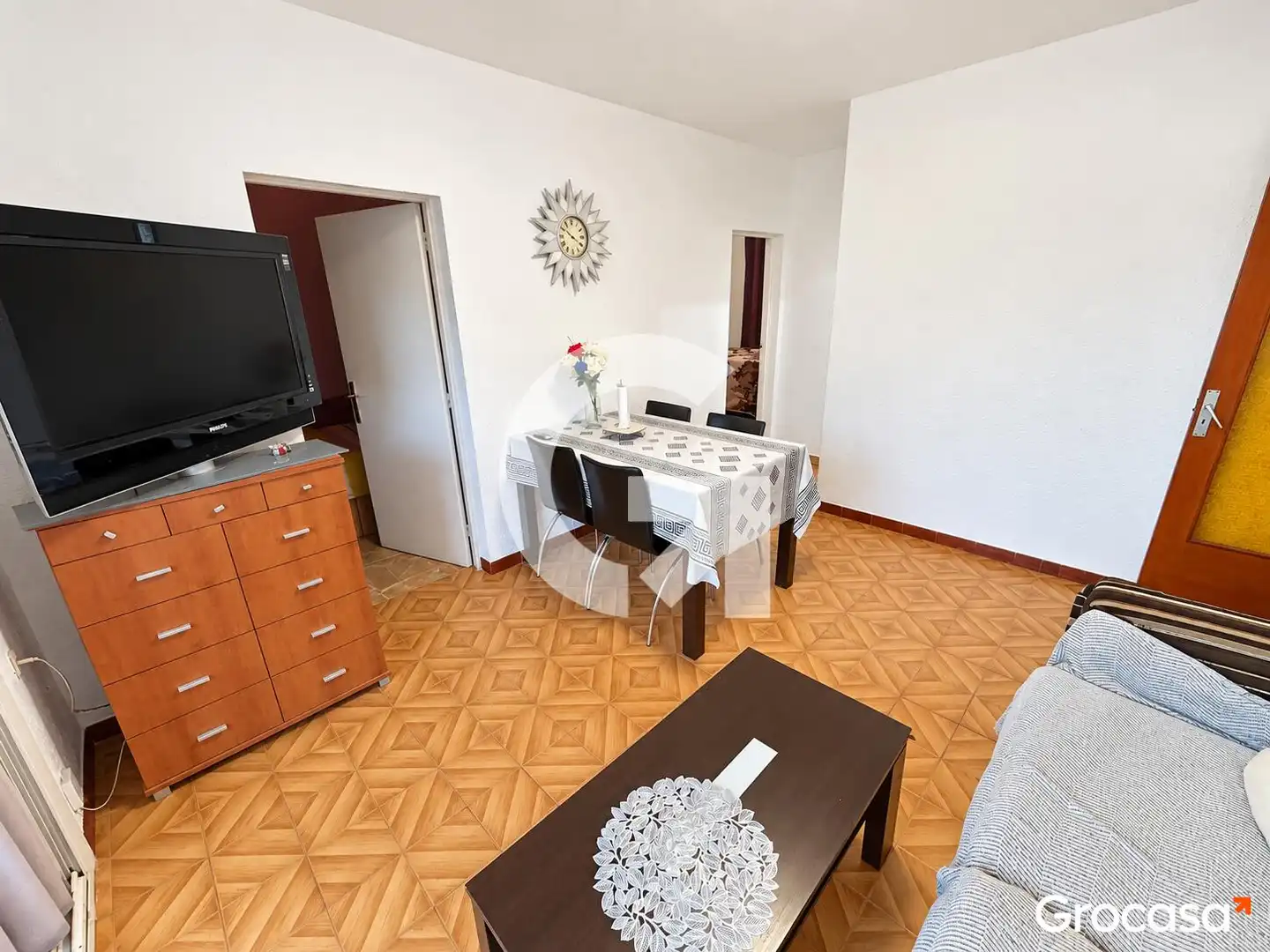 Piso con terraza en venta en CL OLOT, imagen 3