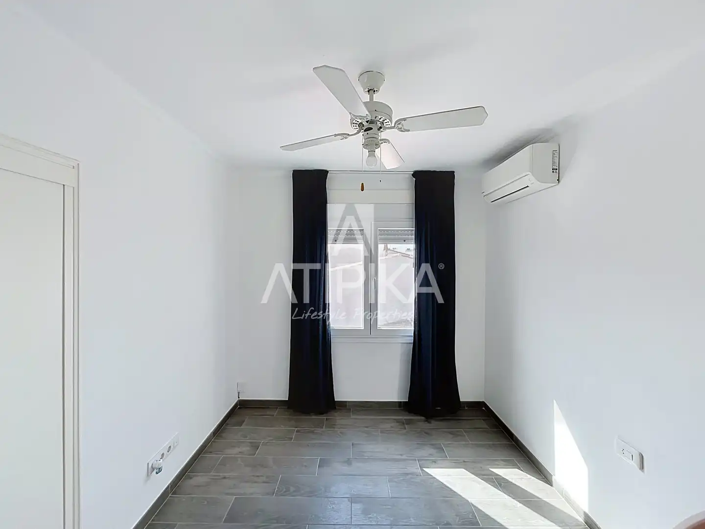 Bedroom of Flat for sale in Maó - Mahón  with Air Conditioner, Terrace and Furnished