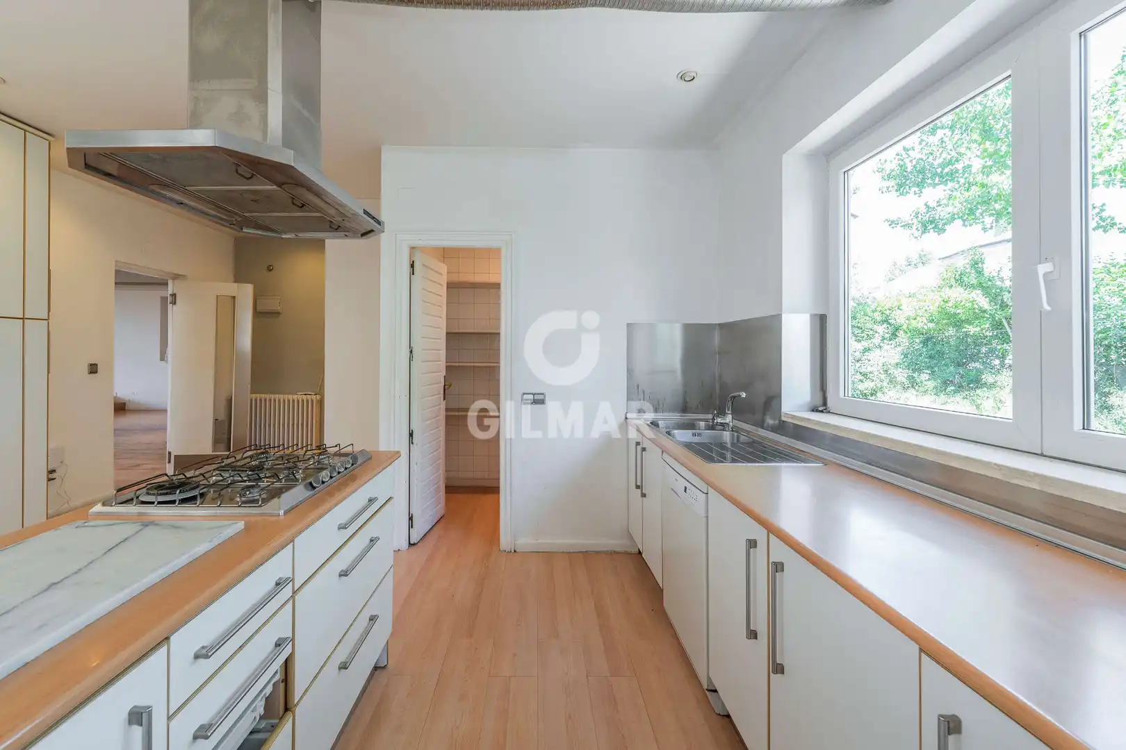 Cocina de Casa o chalet en venta en Pozuelo de Alarcón con Calefacción, Jardín privado y Piscina
