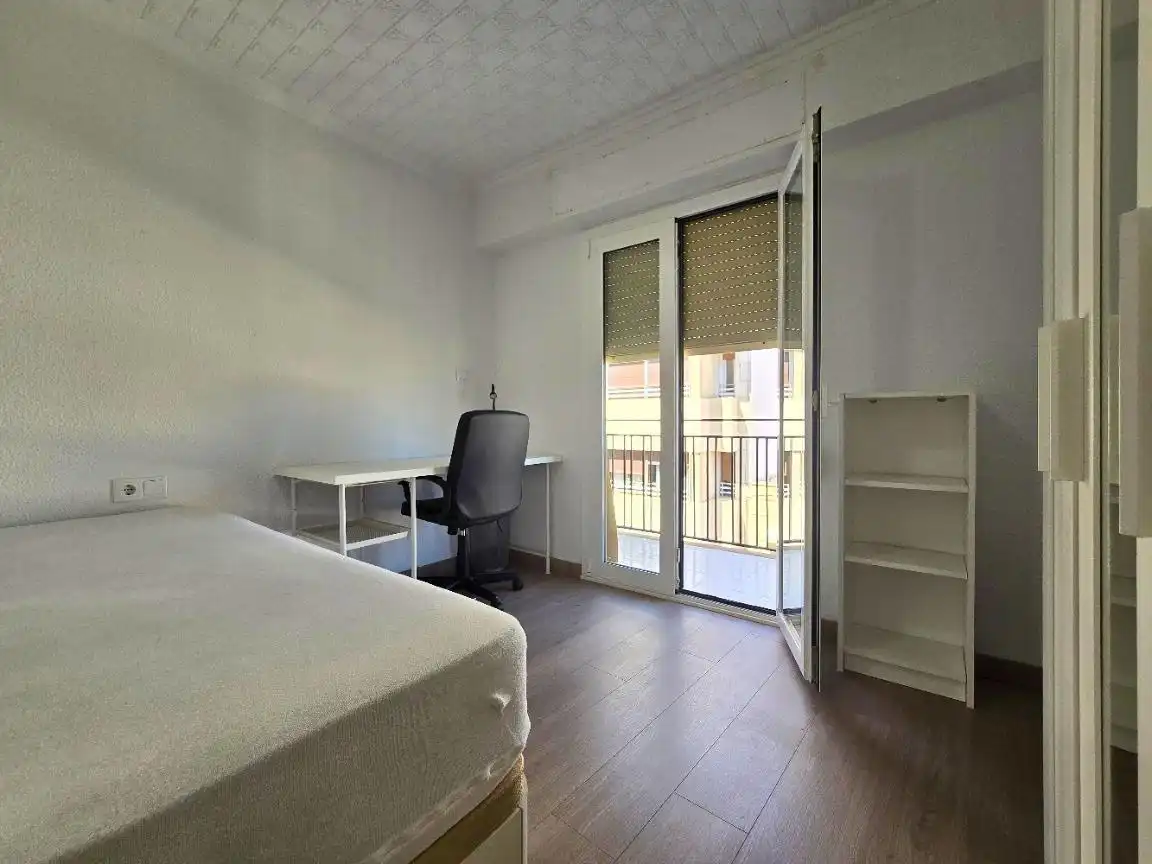 Habitación de Piso de alquiler en Elche / Elx con Amueblado y Balcón