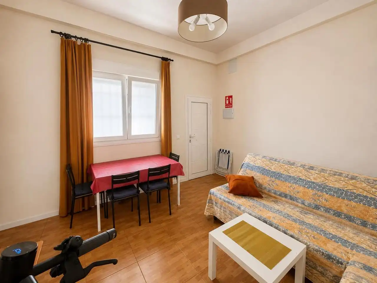 Sala d'estar de Casa o xalet en venda en Castillo del Romeral - Juan Grande