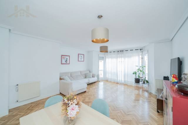 Piso en Venta en Calle de Fuendetodos en El Arroyo - La Fuente