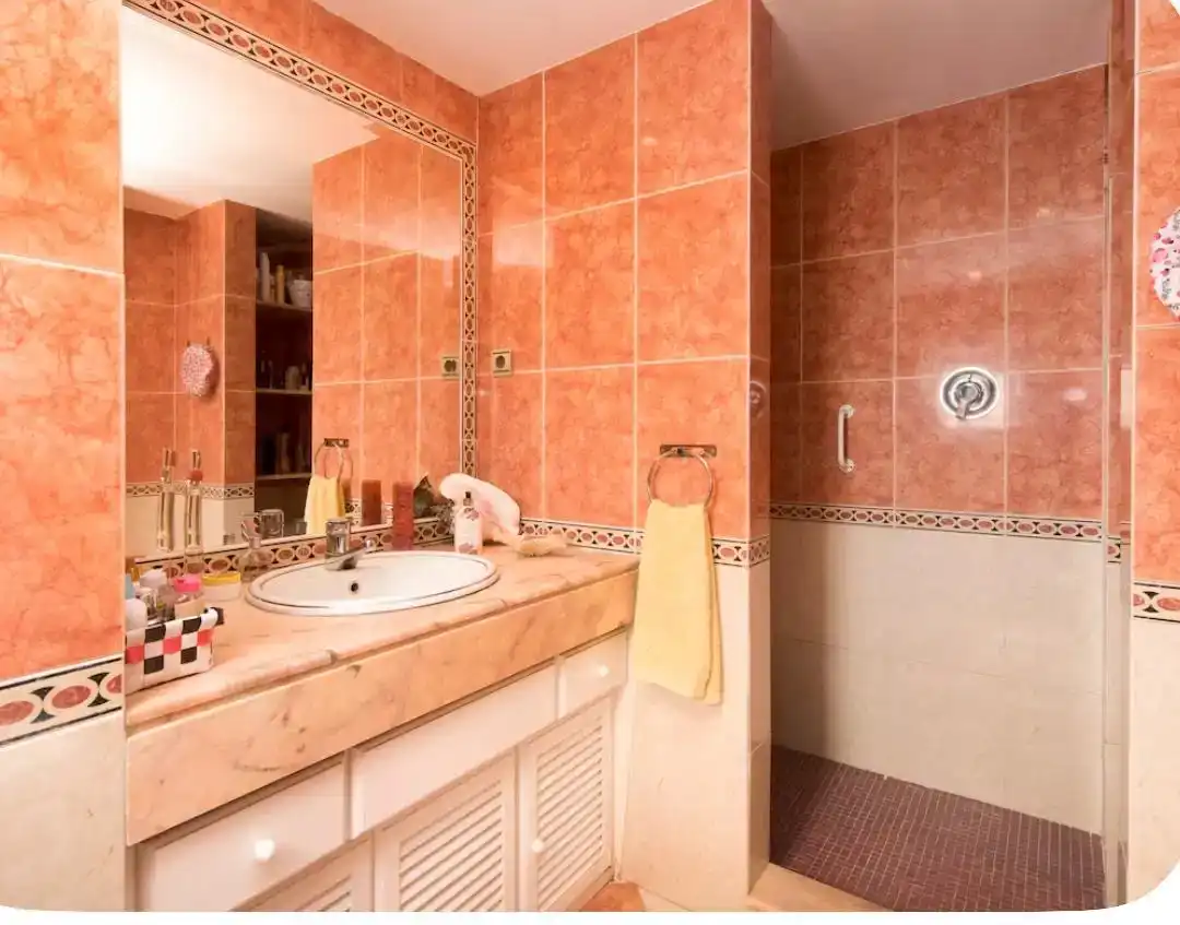 Bany de Casa o xalet en venda en Alhaurín de la Torre amb Aire condicionat, Piscina i Balcó