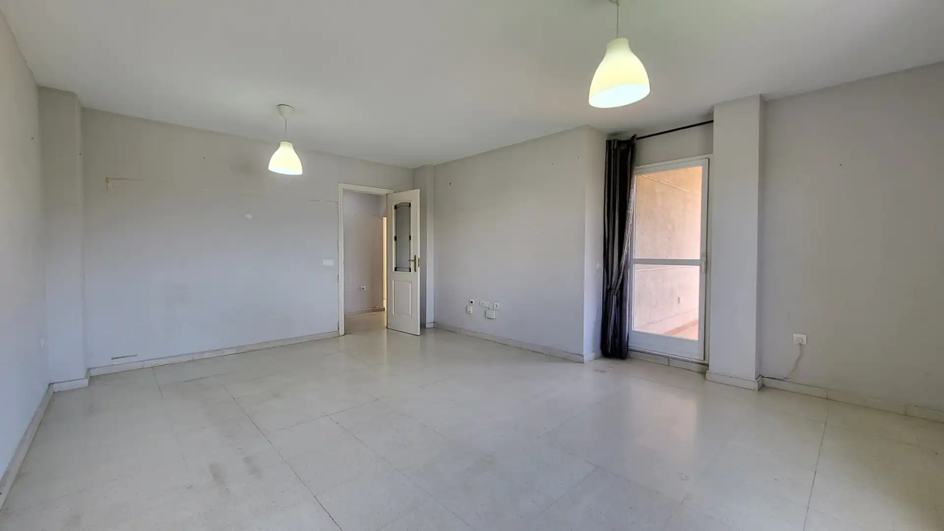 Piso en venta en Calle Andrómeda, El Cónsul - Ciudad Universitaria - El Romeral