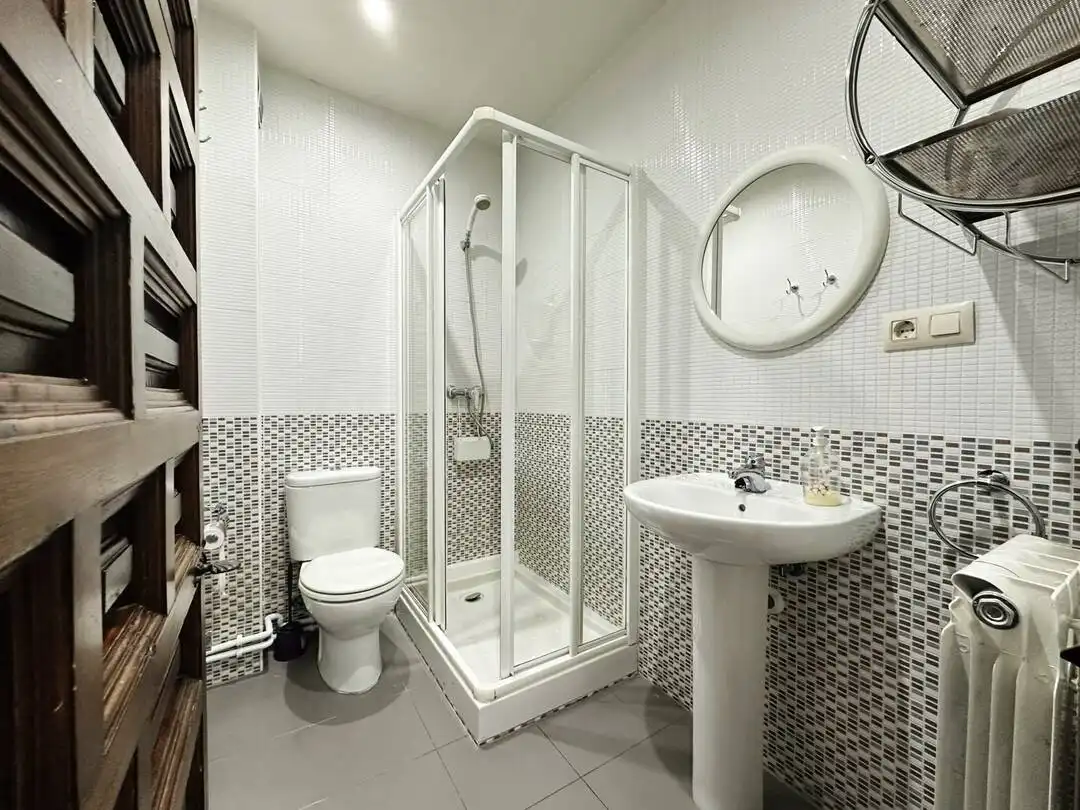 Badezimmer von Wohnung zur Miete in Toledo mit Klimaanlage, Heizung und Terrasse