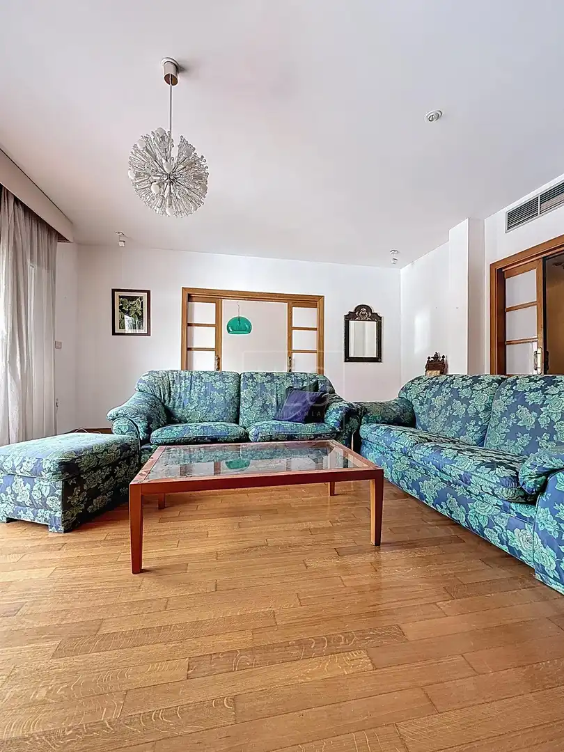 Wohnzimmer von Einfamilien-Reihenhaus zum Verkauf in Granada mit Klimaanlage, Privatgarten und Terrasse