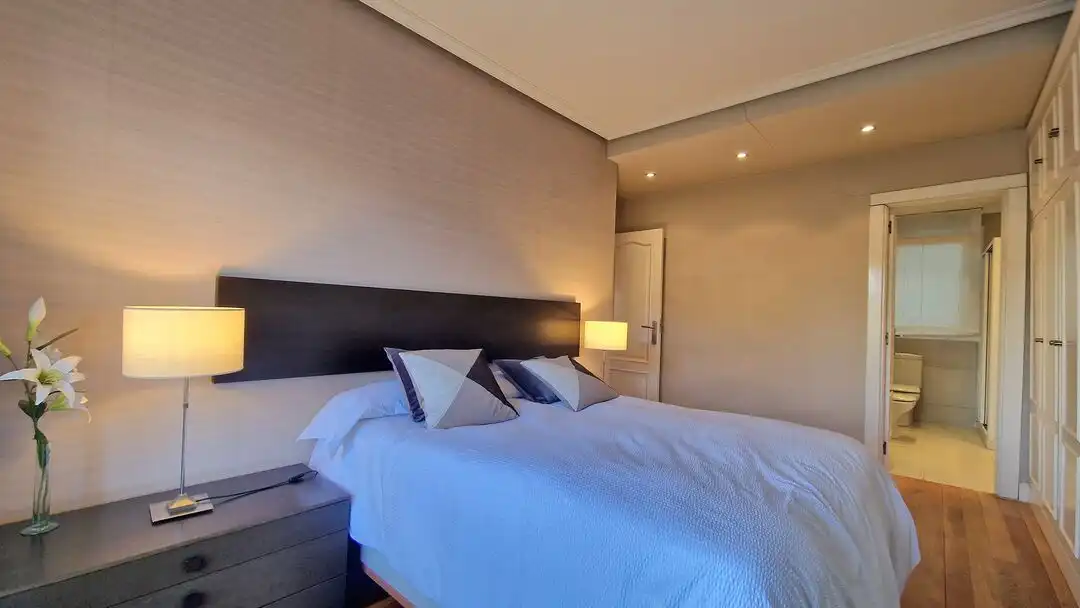 Schlafzimmer von Wohnung zum Verkauf in Donostia - San Sebastián  mit Heizung, Abstellraum und Balkon