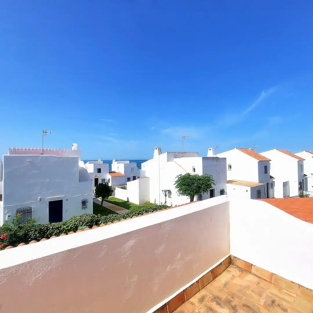 Vista exterior de Casa adosada en venta en Almonte con Terraza, Trastero y Balcón
