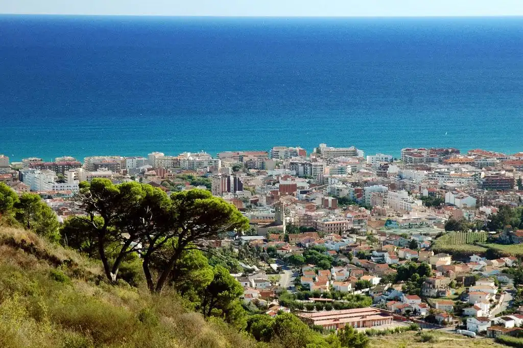 Vista exterior de Pis en venda en Pineda de Mar amb Balcó i Piscina comunitària