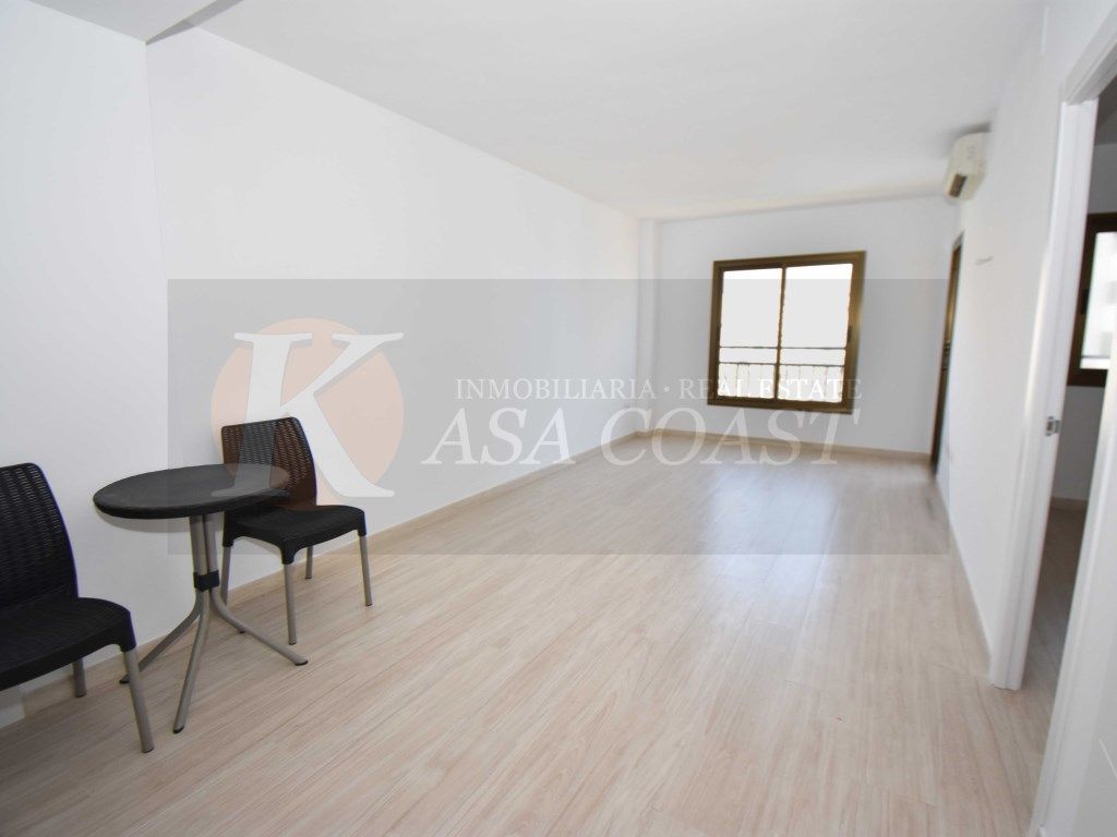 Sala de estar de Piso en venta en Fuengirola con Aire acondicionado, Jardín privado y Terraza