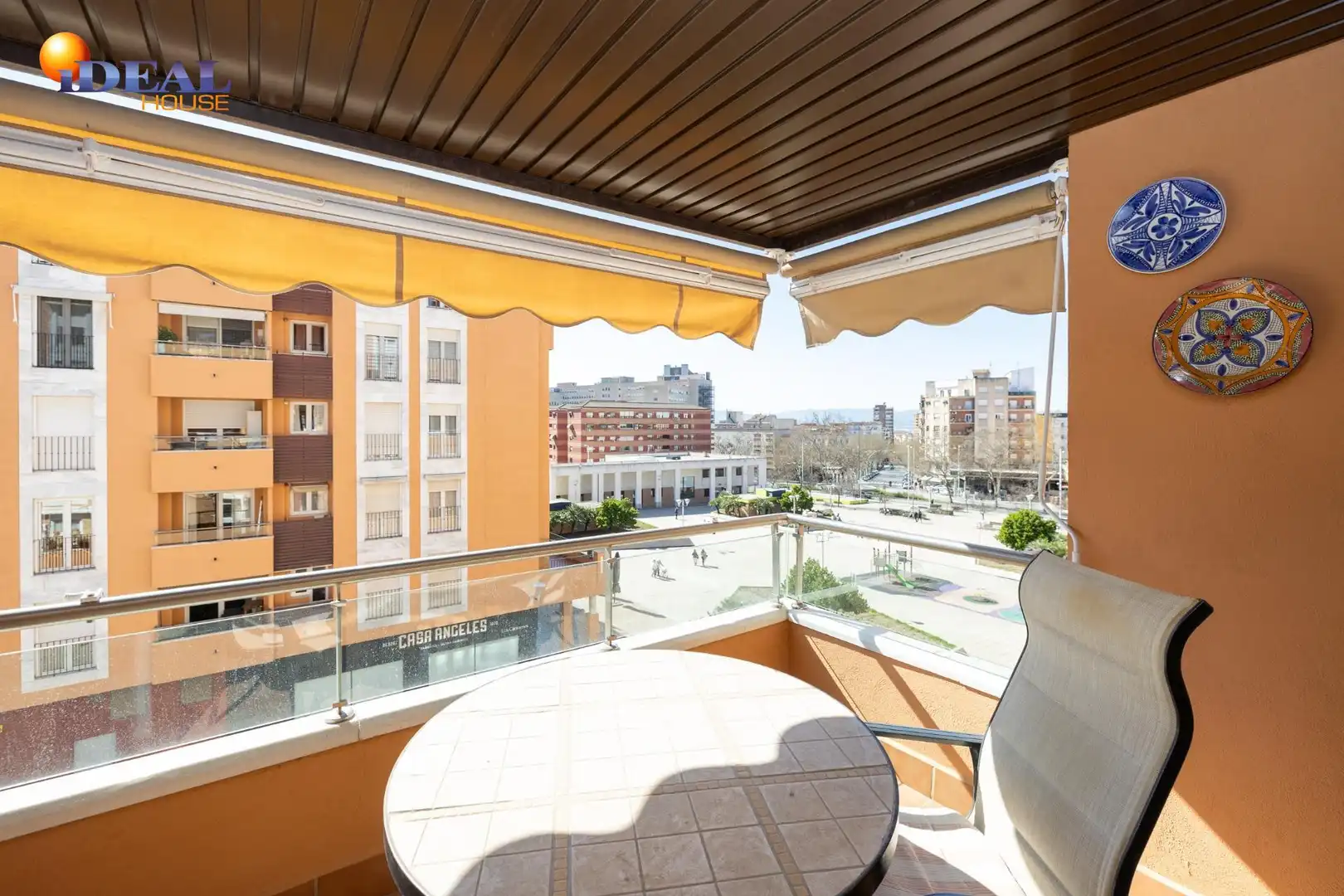 Piso con terraza en venta en Plaza CIUDAD DE LOS CARMENES, imagen 3
