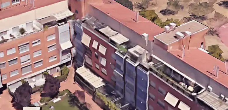 Vista exterior de Àtic de lloguer en Madrid amb Terrassa i Piscina comunitària