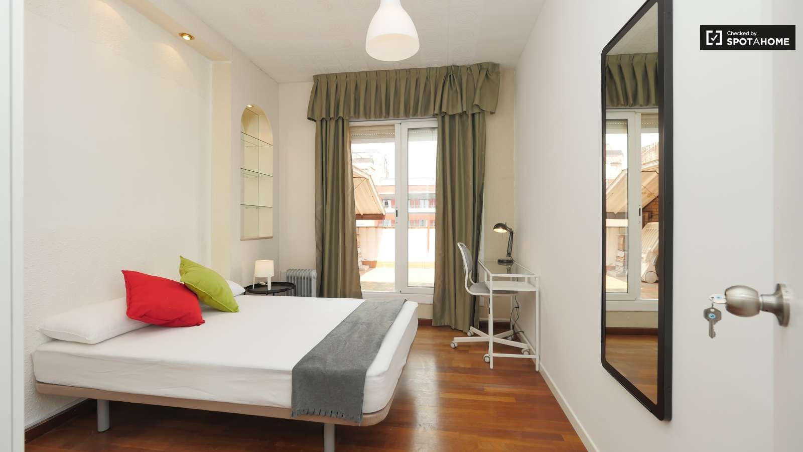 Flat to share in Barri de les Corts
