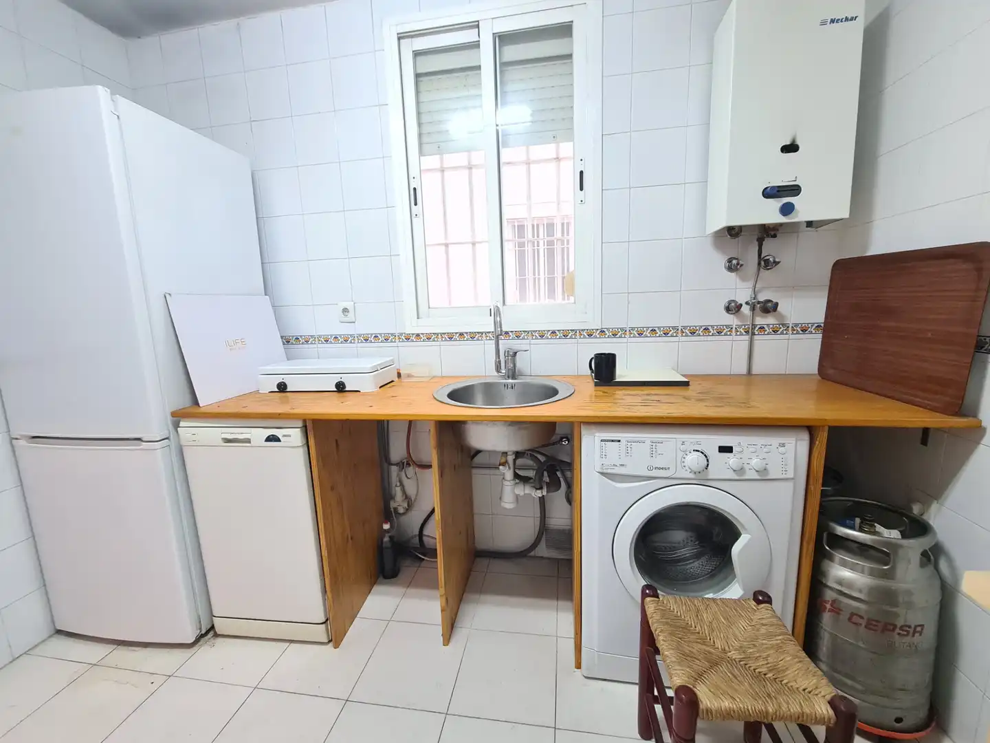 Kitchen of Flat for sale in Sevilla  with Air Conditioner and Storage room