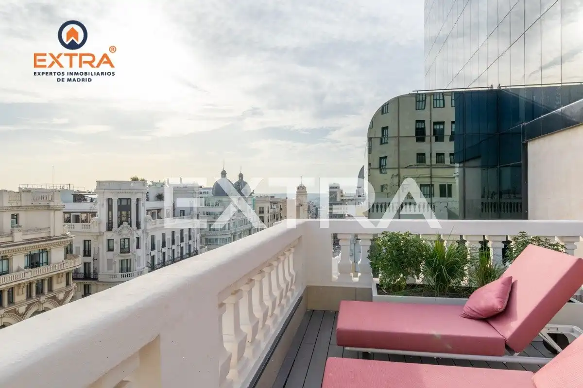 Appartamento con terrazza in affitto a Calle Gran Vía