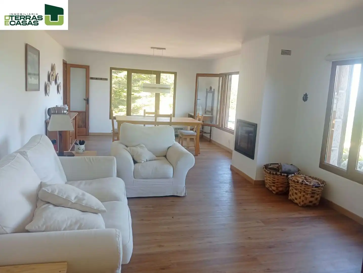Sala d'estar de Casa o xalet en venda en Cangas  amb Calefacció i Terrassa