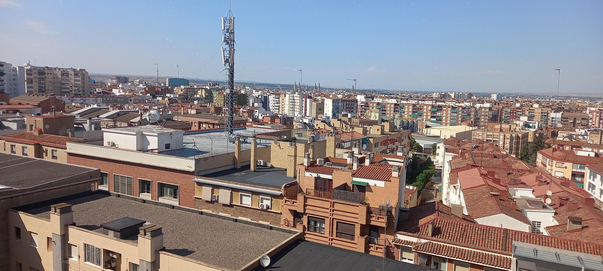 Vista exterior de Àtic de lloguer en  Zaragoza Capital amb Aire condicionat, Calefacció i Parquet