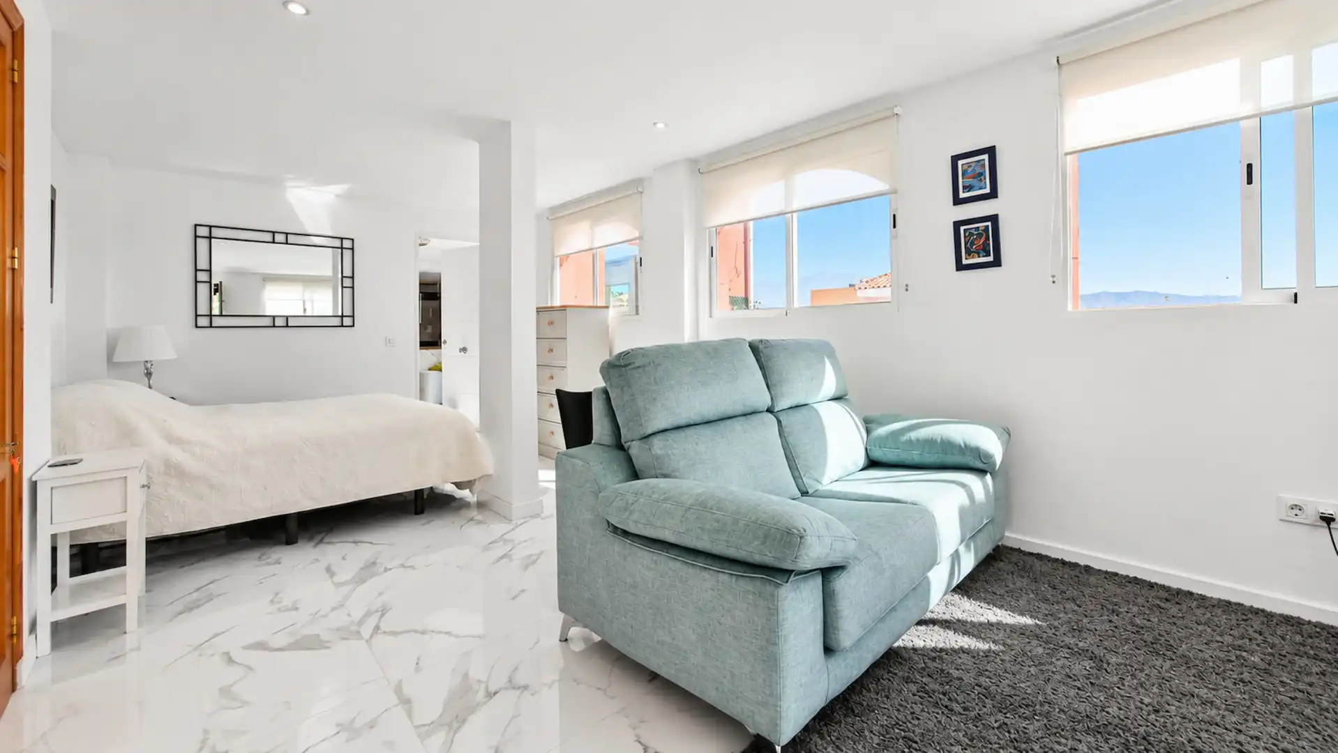 Wohnzimmer von Maisonette zum Verkauf in Manilva mit Privatgarten, Terrasse und Schwimmbad