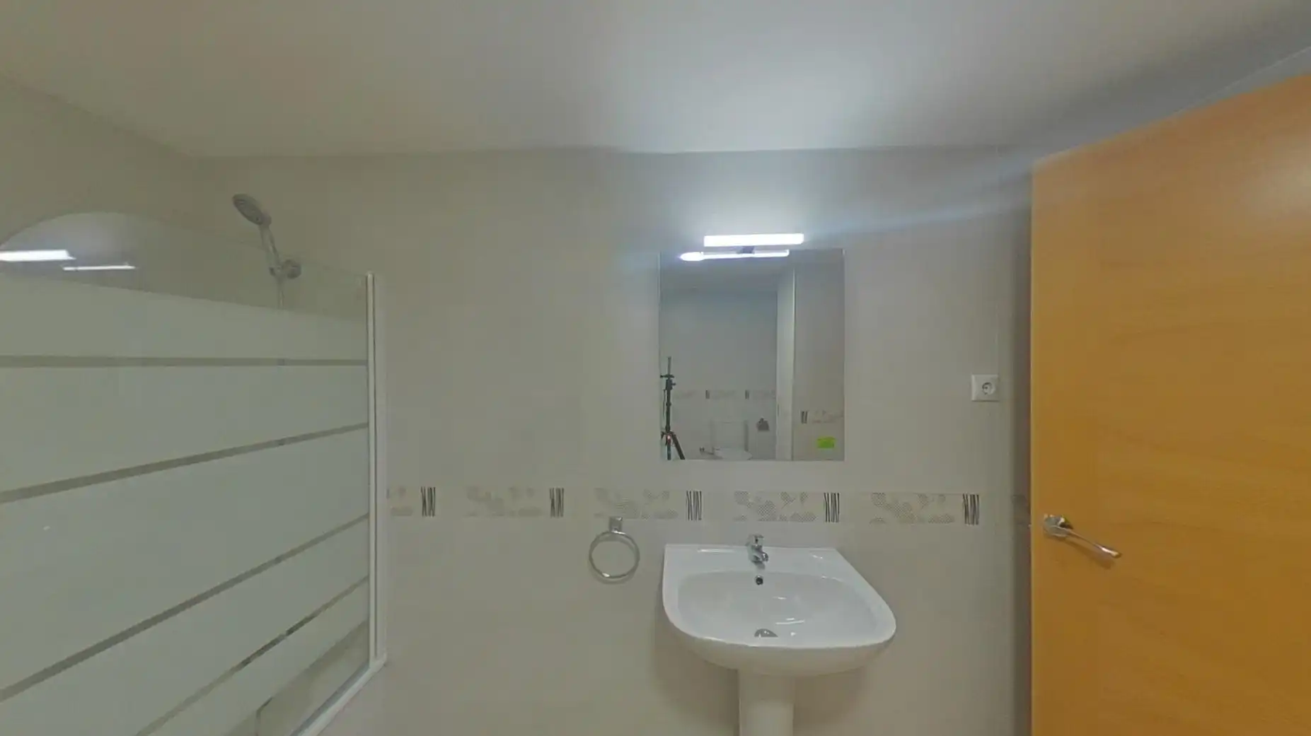 Bathroom of Duplexes for sale in Santa Coloma de Gramenet  with Heating