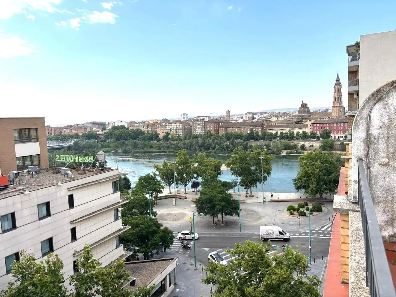 Vista exterior de Piso en venta en Zaragoza con Calefacción y Amueblado