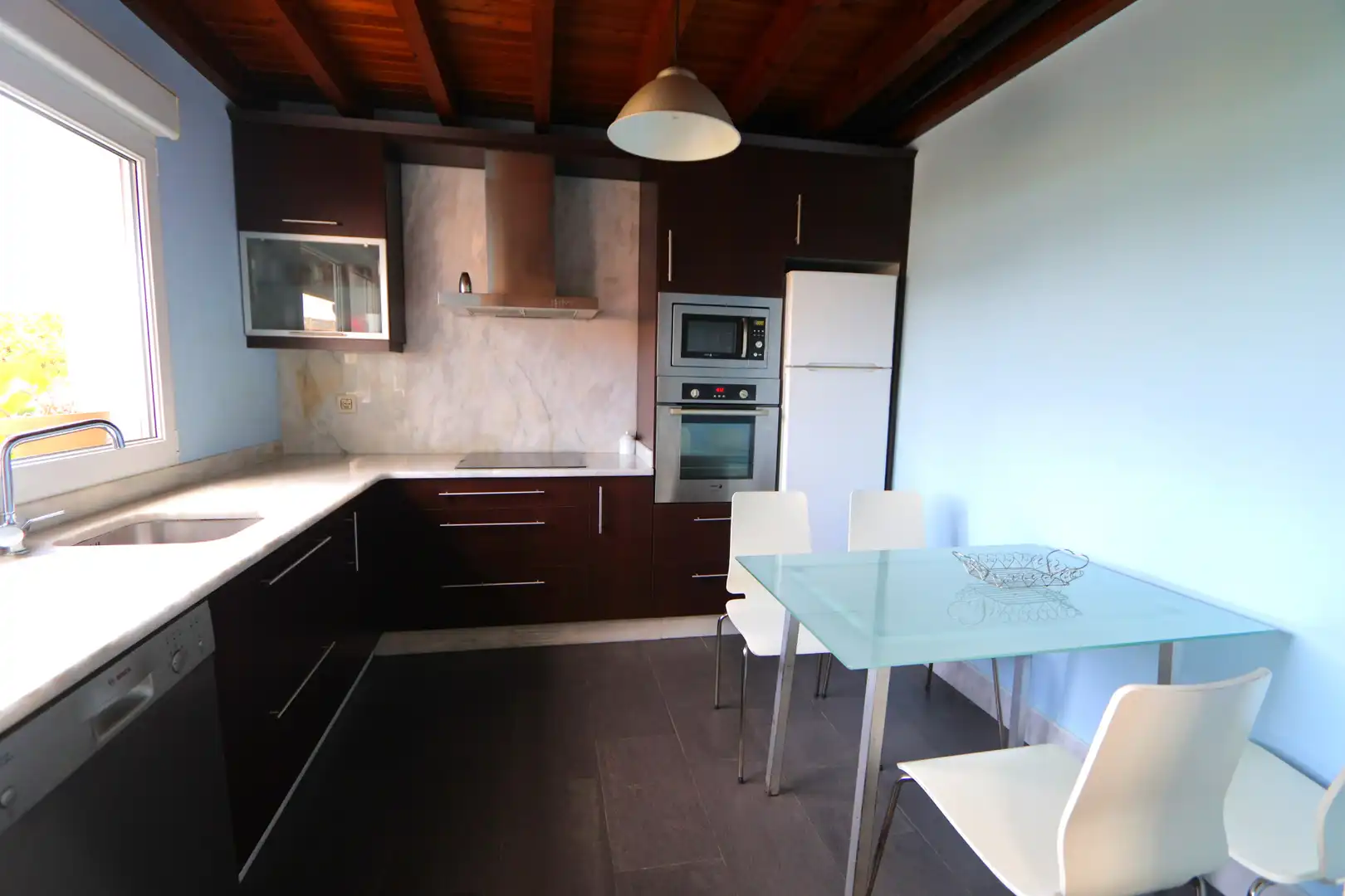 Cocina de Casa o chalet de alquiler en Cabana de Bergantiños con Jardín privado, Terraza y Amueblado