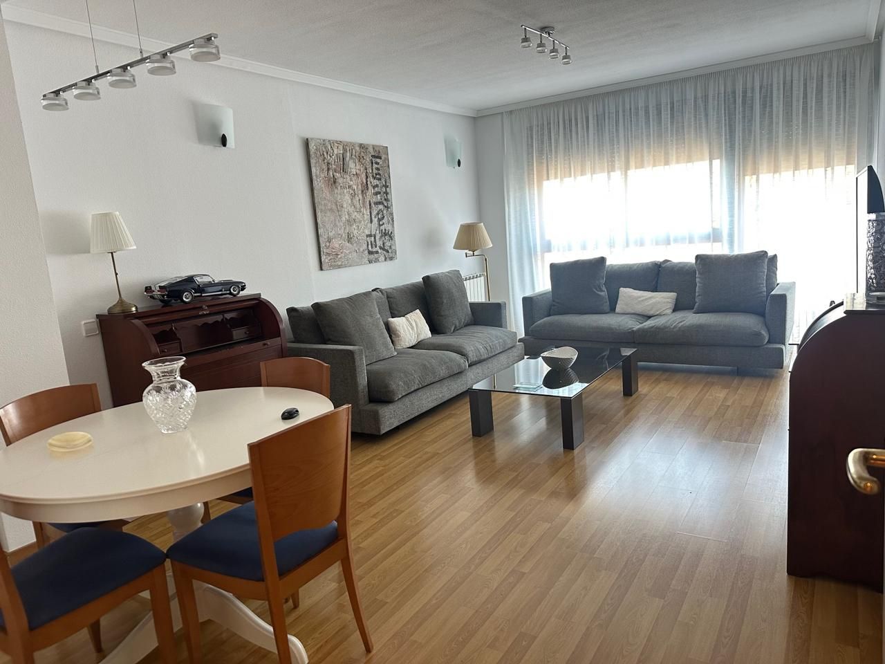 Living room of Flat for sale in  Madrid Capital  with Air Conditioner, Heating and Parquet flooring
