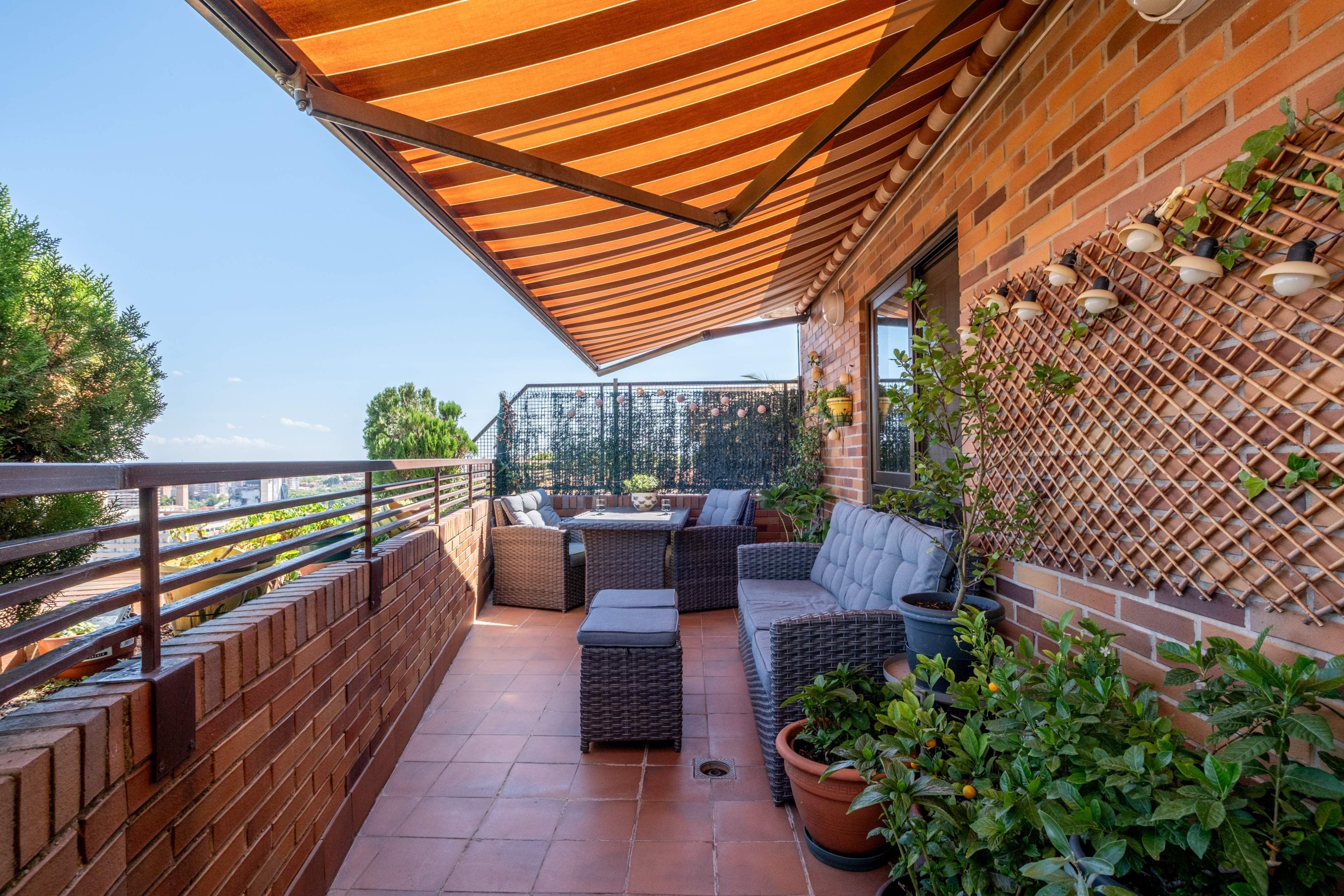 Terrassa de Àtic en venda en  Zaragoza Capital amb Aire condicionat, Calefacció i Jardí privat