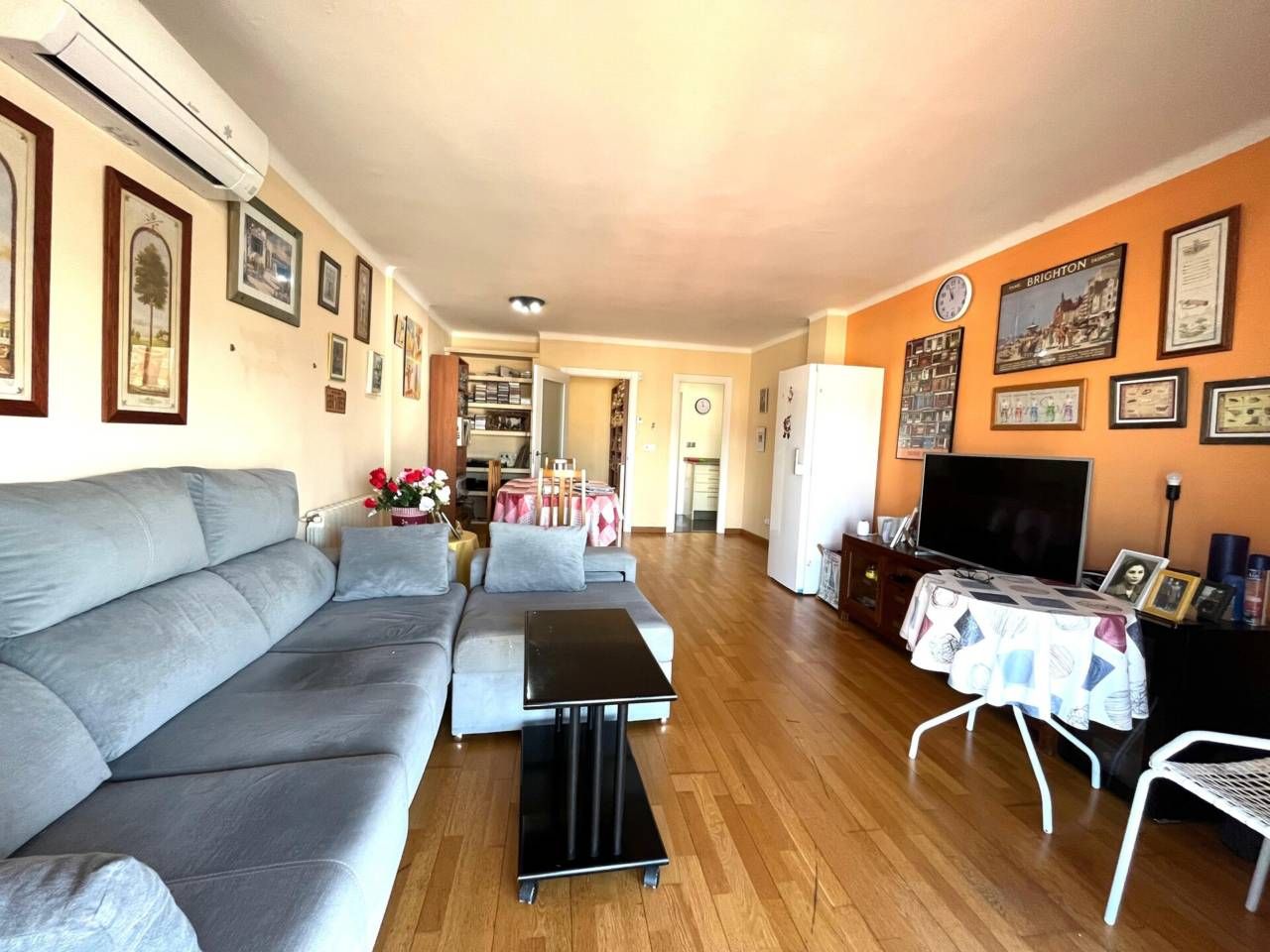 Sala de estar de Piso en venta en Girona Capital con Calefacción, Parquet y Trastero