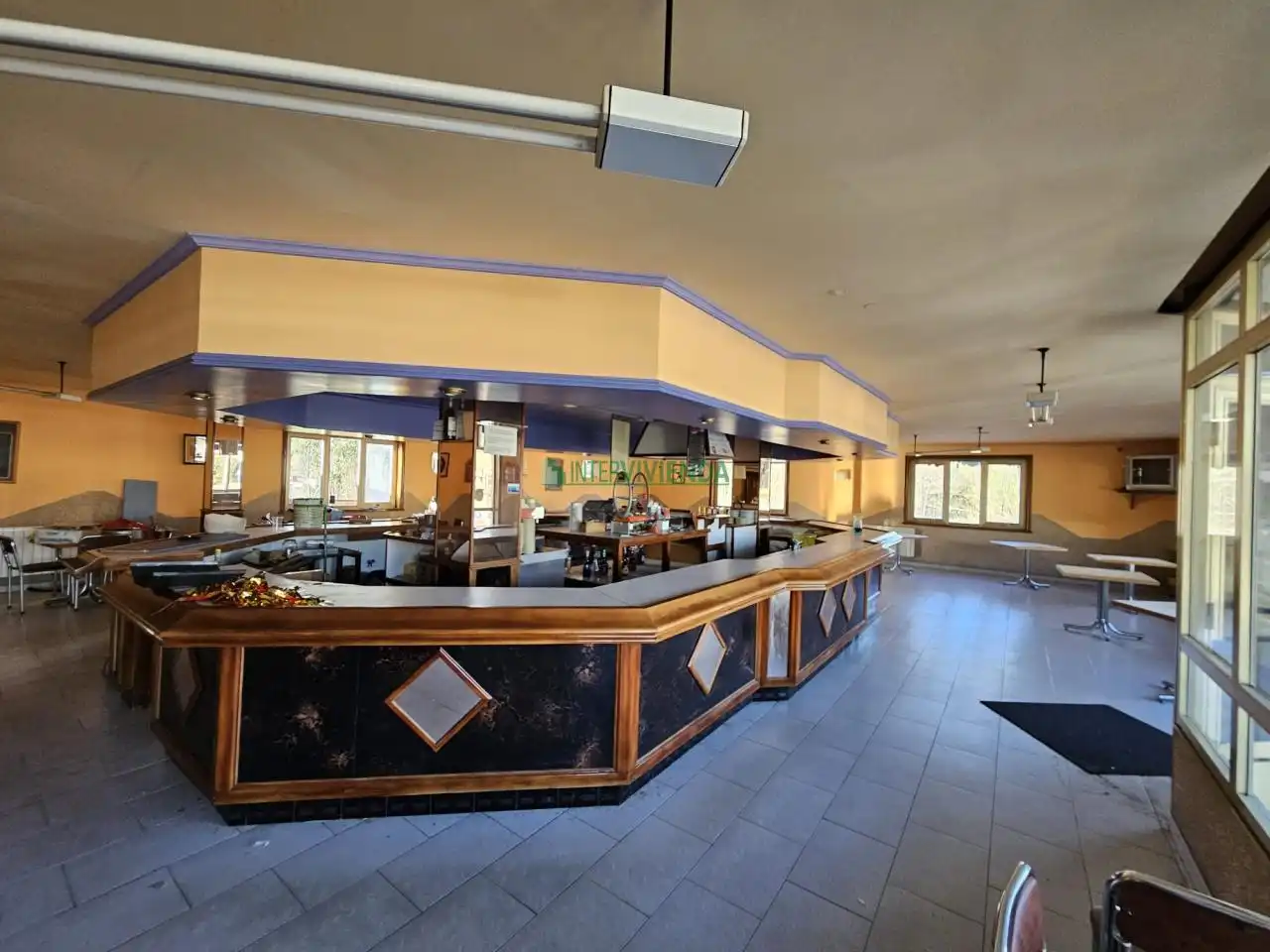 Local comercial en venda a A Cañiza