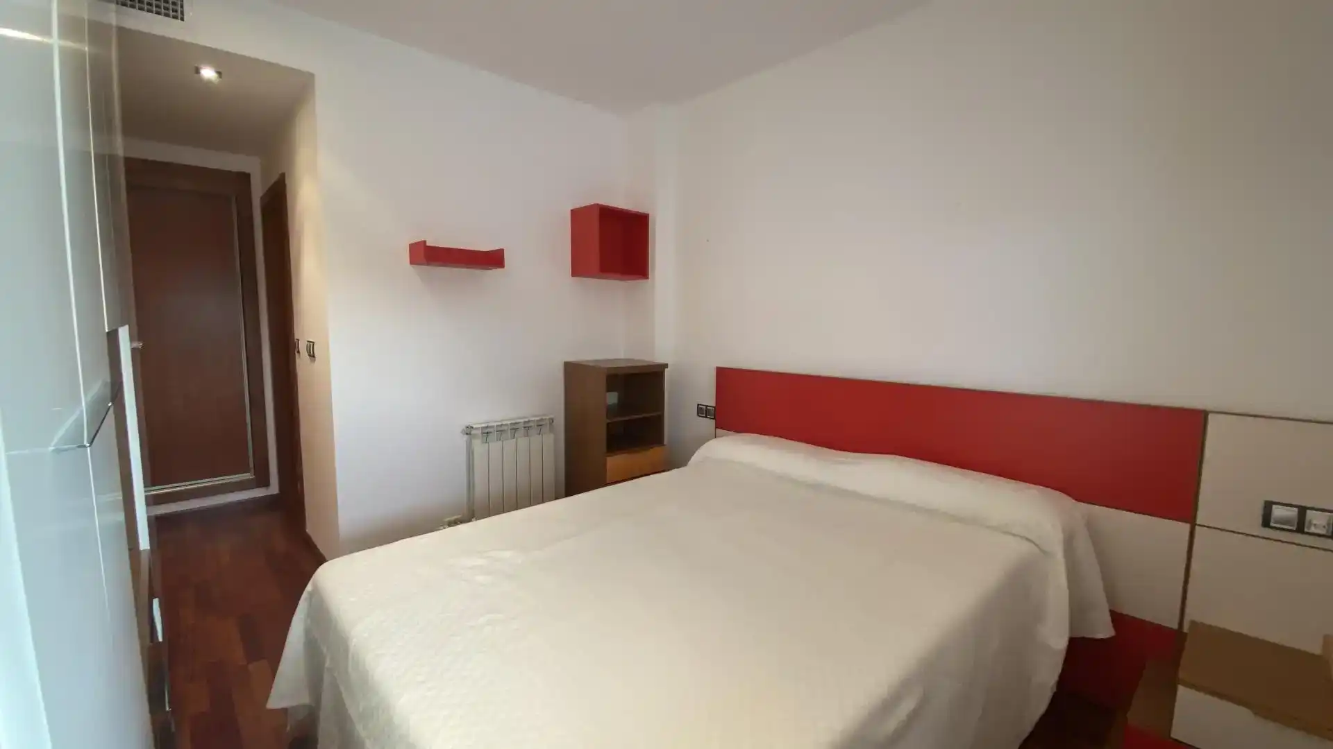 Habitación de Piso en venta en  Granada Capital con Piscina y Balcón