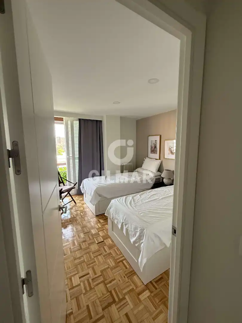 Bedroom of Flat for rent in Sevilla  with Air Conditioner, Heating and Parquet flooring