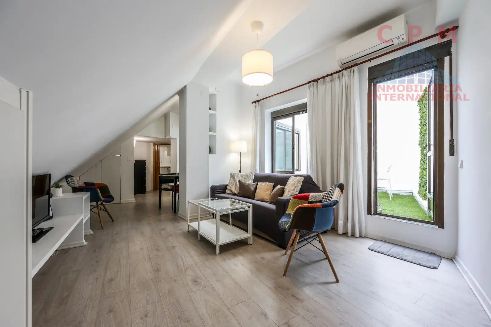 Sala d'estar de Àtic de lloguer en Madrid amb Aire condicionat, Calefacció i Parquet