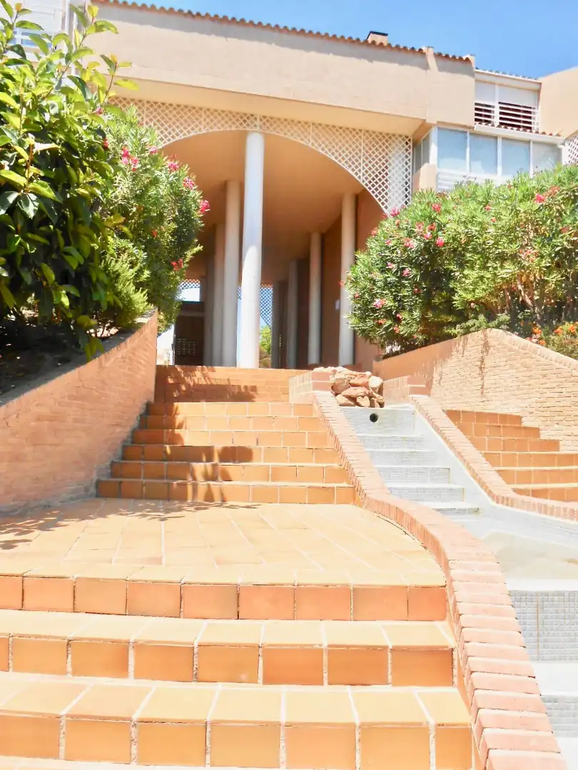Casa adosada en venta en Alicante / Alacant con Aire acondicionado, Jardín privado y Terraza