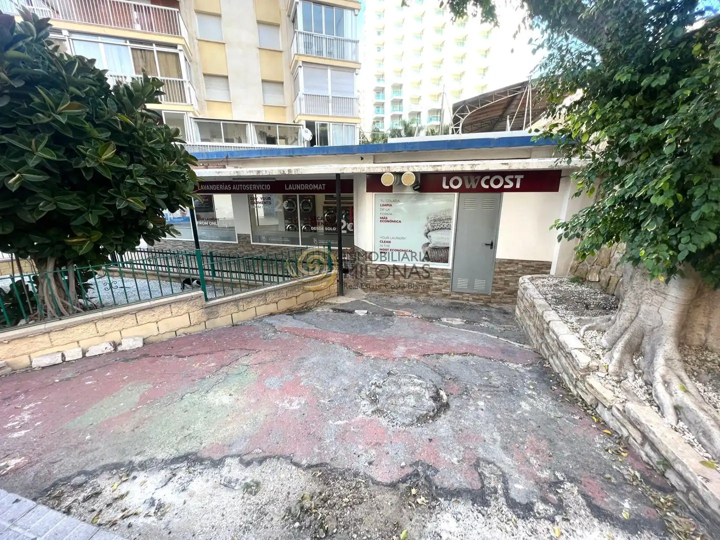 Vista exterior de Local en venta en Finestrat