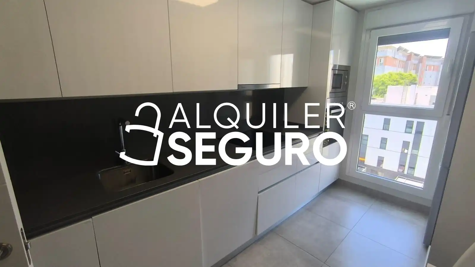 Cuina de Pis de lloguer en Sevilla amb Aire condicionat, Traster i Piscina