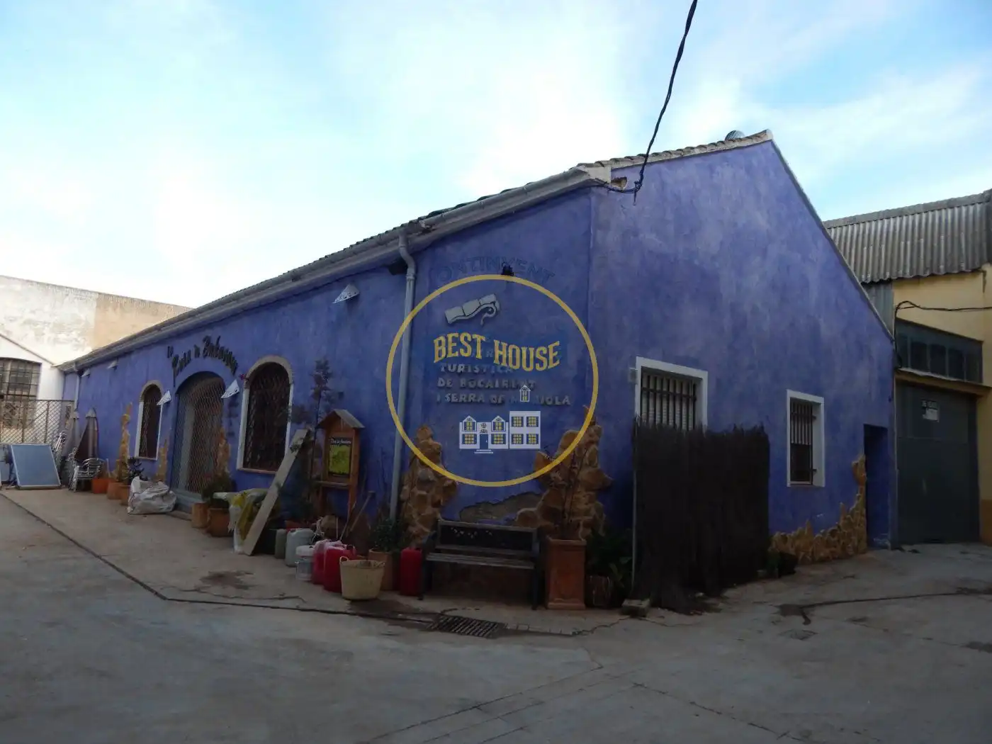 Vista exterior de Nave industrial en venta en Bocairent