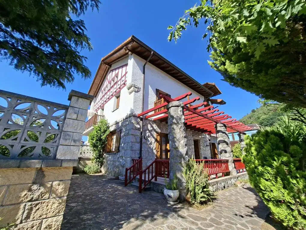 Vista exterior de Casa adosada en venta en Markina-Xemein con Calefacción, Jardín privado y Amueblado